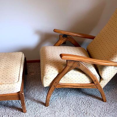 Vintage Recliner with Footrest 