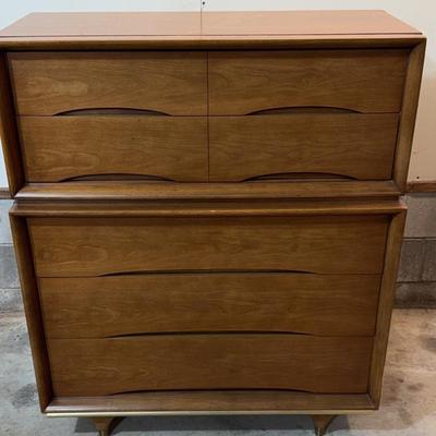 Kent Coffey “The Elegante” Chest of Drawers 