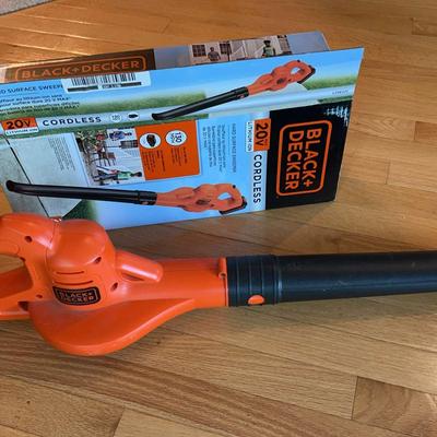 Black & Decker Leaf Blower - 20v 