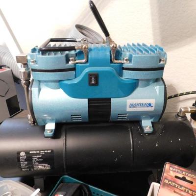 Sale Photo Thumbnail #152: Cool running 1/4hp  Piston Air Compressor
