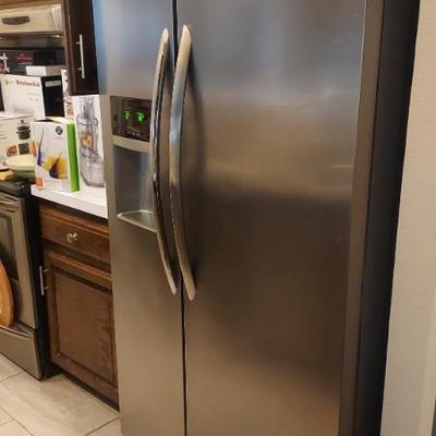 Sale Photo Thumbnail #78: side by side stainless fridge