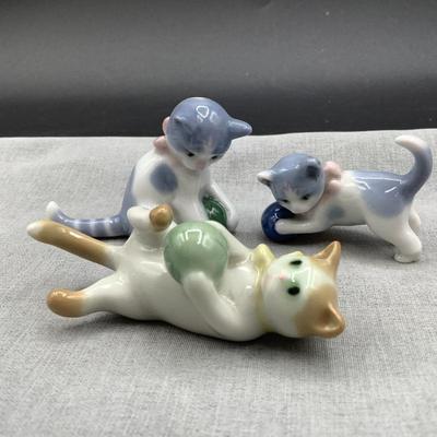 Porcelain cats