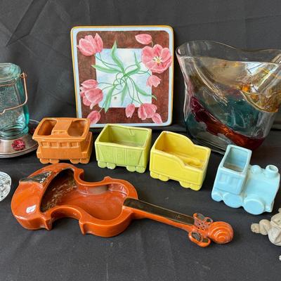 Mystery Lot: Vintage Redwing & Shawnee Pottery 