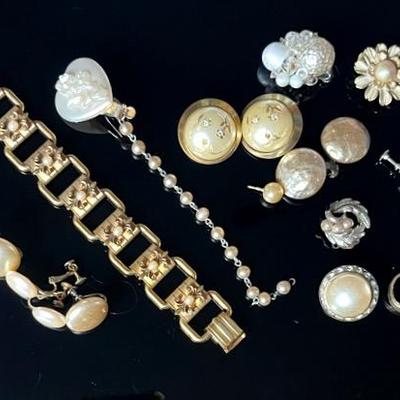 Vintage Faux Pearl Jewelry 