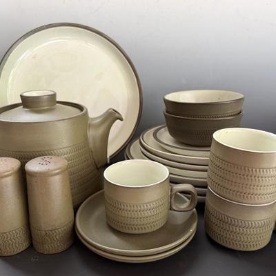 Vintage Denby Pottery England Olive Green Chevron Pattern With Teapot (21 Pieces)