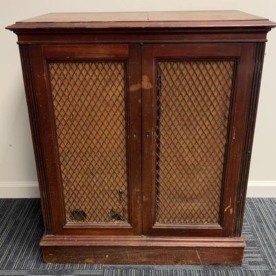 Vintage Berkeley Magnavox 134B Stereo Turntable and AM/FM Radio