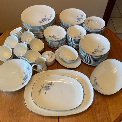 “Noritake” Sylvia 96-Piece Dish and Serving Set