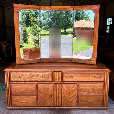 “Vaughan of Virginia” Vanity Dresser with Mirror 
