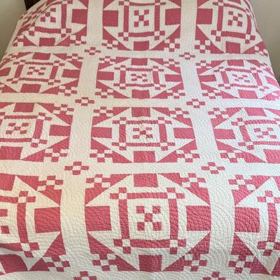 Donna Sharp Machine Stitched Pin & White Quilt 68 X 90 Signed 