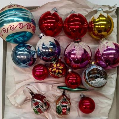 (16) Vintage And Antique Glass And Mercury Glass Christmas Ornaments
