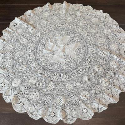 Stunning Antique Belgium Bobbin Lace 34 Inch Round Table Cover With Four Leaf Clover 