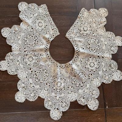 Stunning 19th Century Maltese Silk Hand Made Lace Collar 