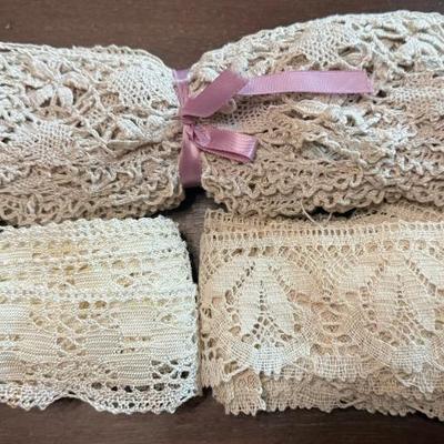 Lovely Vintage Lace Trim - White - Ecru And Ivory