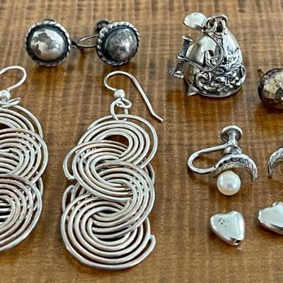 Sterling Silver Earring Lot Mexico - Siam Bell (1) Vintage Screw Back Total Weight 31Grams 