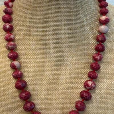 Vintage Graduated Pink & White Colorenhanced Agate Bead Necklace 