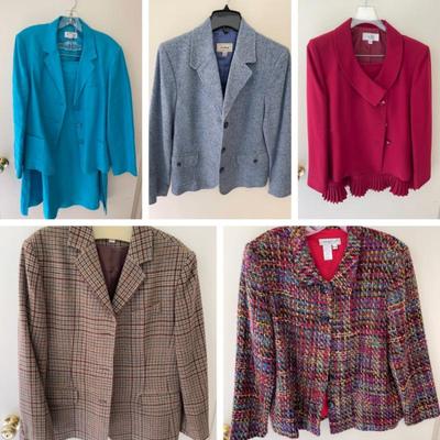 056-MBR: Women’s Suit & Jacket Wardrobe