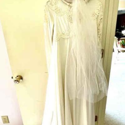 052-MBR: Vintage Wedding Dress