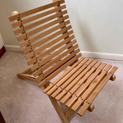 065-UP: Slatted Folding Chair