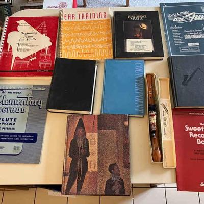 082-DEN: Music History and Method Books