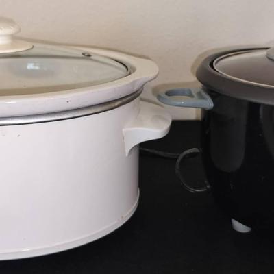 Crock Pot And Oster Vintage Slow Cookers