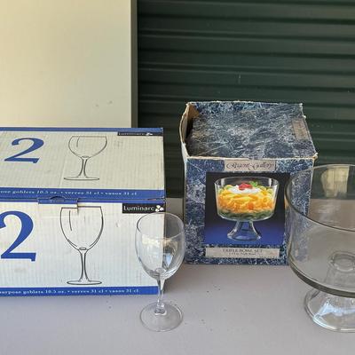 Trifle Dish & (12) Luminarc Glasses