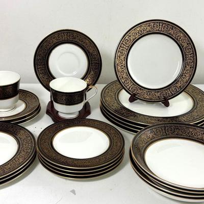 Mikasa "Mount Holyoke" Bone China Service For 4 - 7 Piece Place Settings