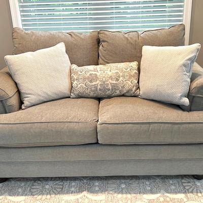 Bassett Furniture Love Seat - 69x39x37” ALTERNATE PICKUP
