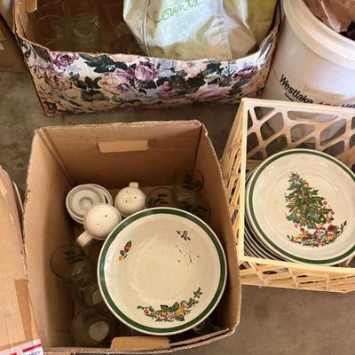 Assorted Christmas Dinnerware and Décor – Spode, Sakura, and Holiday Items