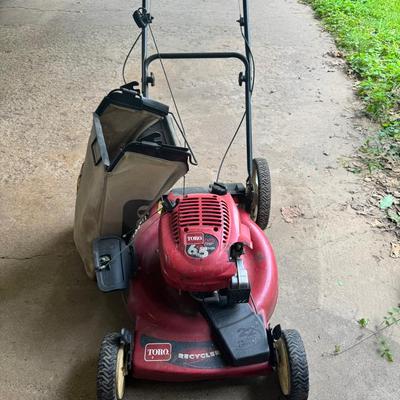 Toro Recycler 6.5 HP Gas-Powered Lawn Mower with Bag