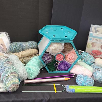 Knitting Lot (WH6)
