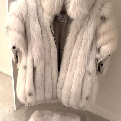 Foerester fur vest complementing hand muff
