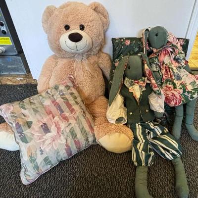 Bunnies bear