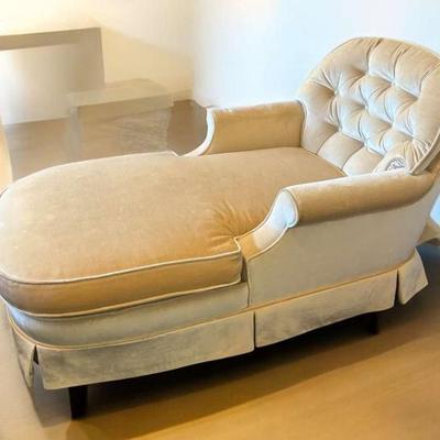 Upholstered chaise lounge chair