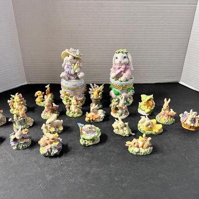 Bunny Trinket Boxes (2), Russ Berrie Mini Bunny Figures(20)