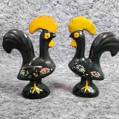 Vintage fine quality lego japan rooster salt pepper shakers