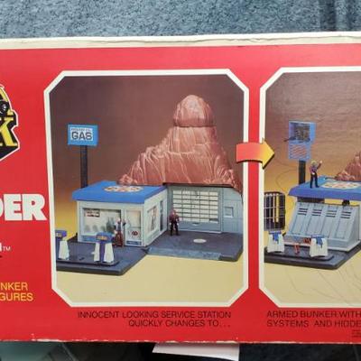 Vintage mask boulder hill playset with action figures vehicles