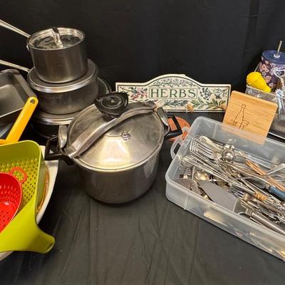 Lot 214: Pots, Strainers, Mixing Bowls And Misc Kitchen Items