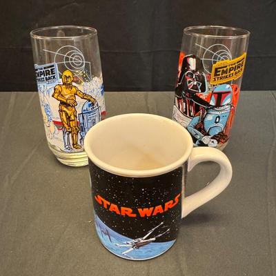 Lot 224: vintage 1980 Star Wars: The Empire Strikes Back promotional glasses, C-3PO , Darth Vader