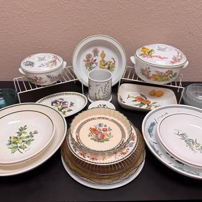 Lot 217: Country Kitchen Royal Collection Casseroles Plus Other Dishware
