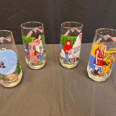 Lot 223: 1982 E.T. the Extra-Terrestrial Collectible Glasses Complete Set