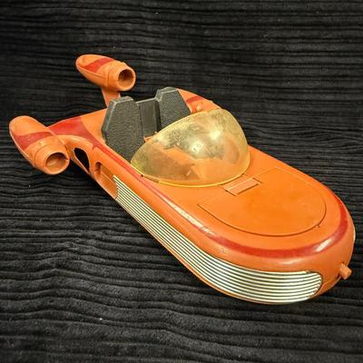 Lot 15: Kenner Star Wars X-34 Landspeeder toy