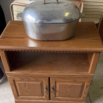 Pressed Board Microwave/TV Stand with Magnalite Roaster