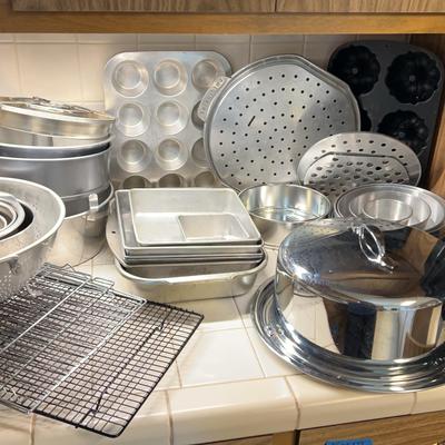 Cake Molds, Pots, & Other Bakeware