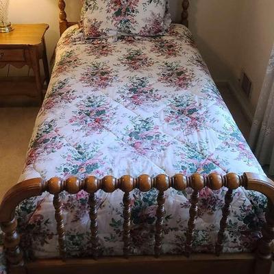 Wooden Twin Size Spindle Bed with Ethan Allen Mattress Set and Bedding Lot #1