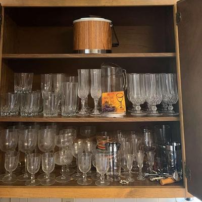 Glassware Featuring Crystal-Like Wine Glasses  