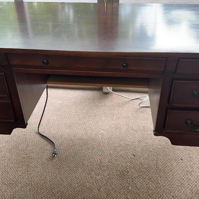 Wellington Queen Anne Leg Desk