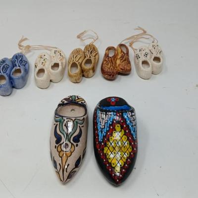 Small Glazed Shoe Decorations 