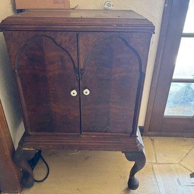 #3152 • Wooden Cabinet
