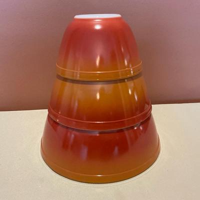 Set Of 3 Pyrex Ombré Orange Mixing Bowls 
