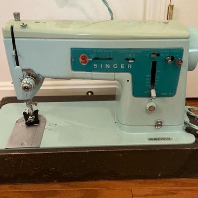 Vintage Singer Style-Mate 347 Sewing Machine & Supplies